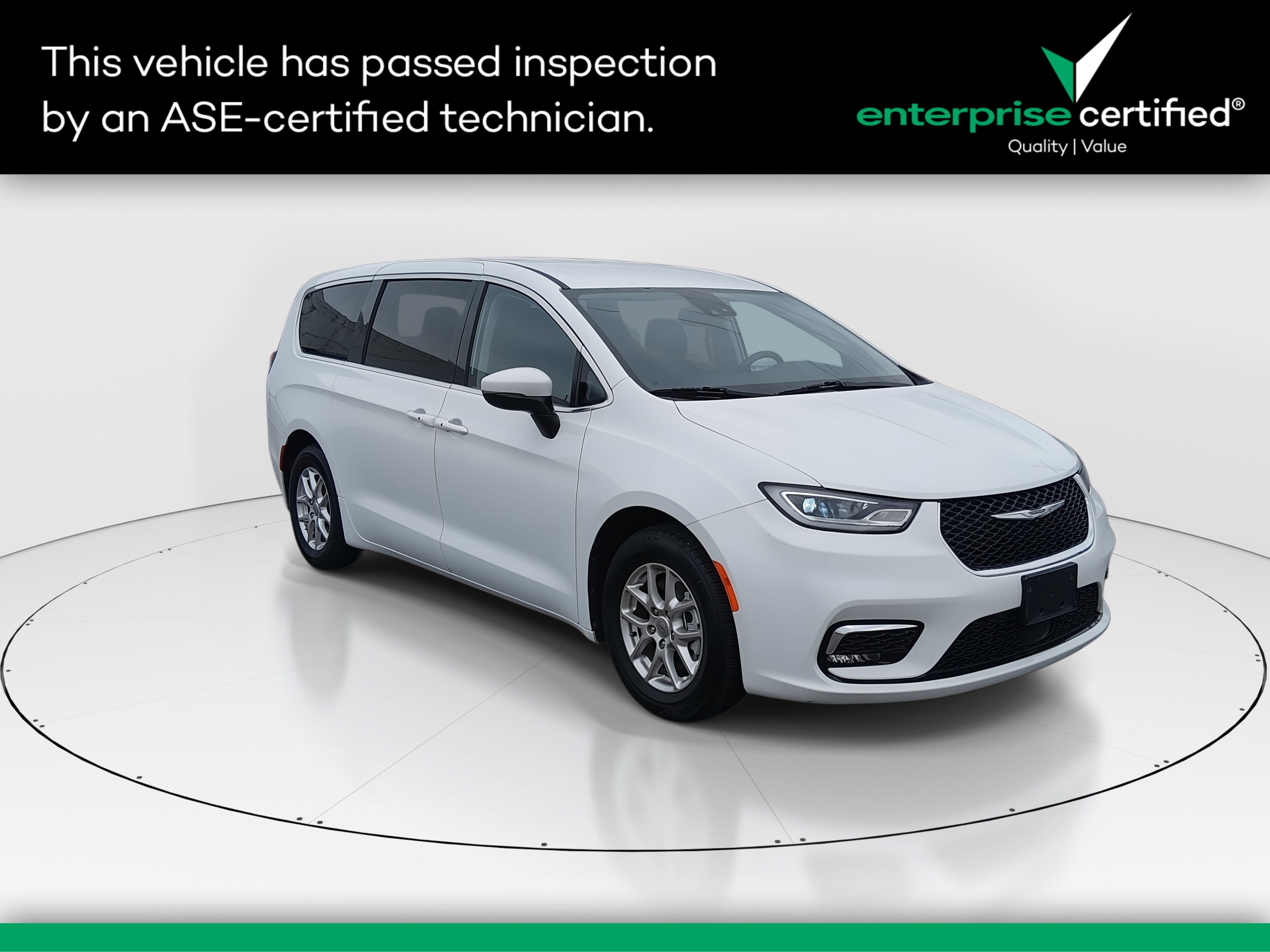 2023 Chrysler Pacifica Touring L FWD — front three-quarter view