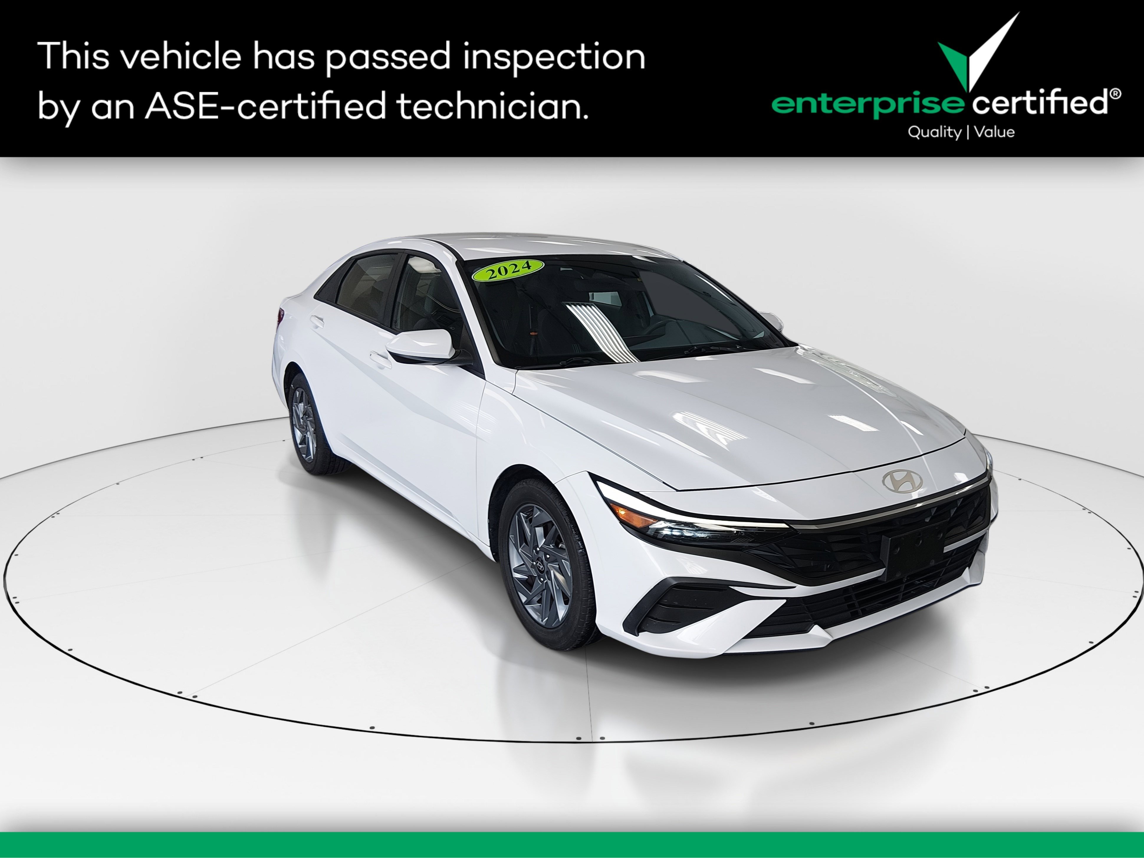 2024 Hyundai Elantra SEL IVT — front three-quarter view