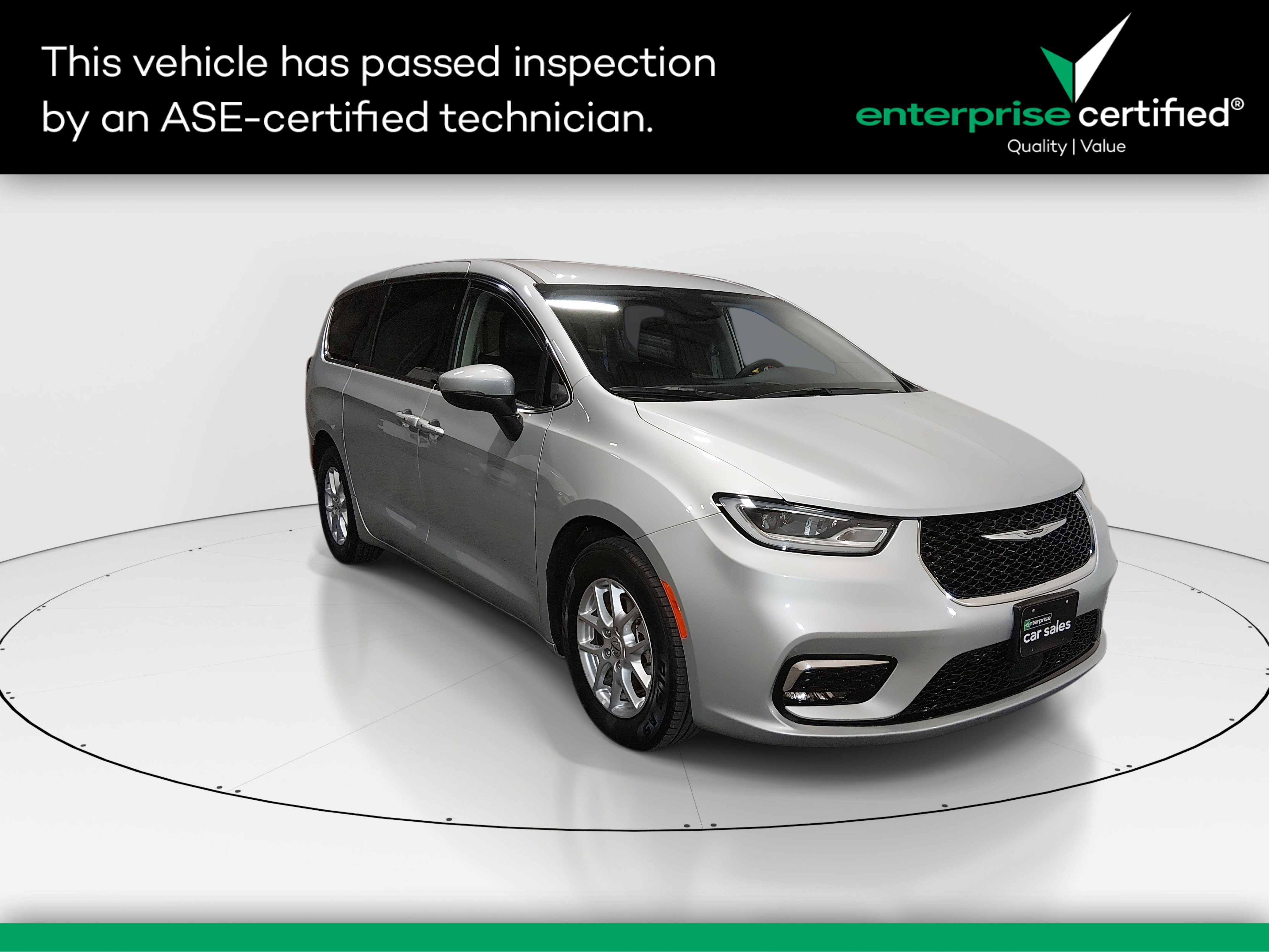 2023 Chrysler Pacifica Touring L FWD — front three-quarter view