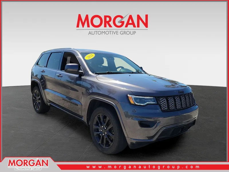 2021 Jeep Grand Cherokee Laredo X in Granite Crystal Metallic Clearcoat — front three-quarter view