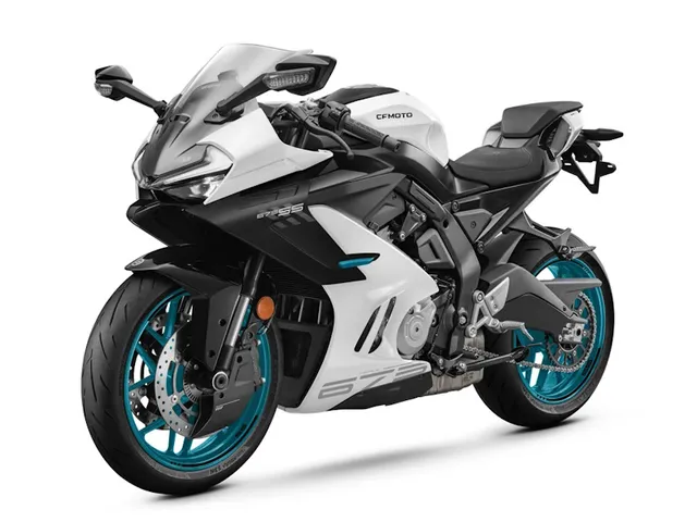 2026 CFMOTO 675SS — front three-quarter view