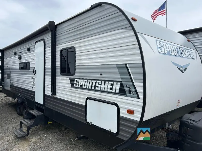2022 KZ Sportsmen SE 271BHKSE — front three-quarter view