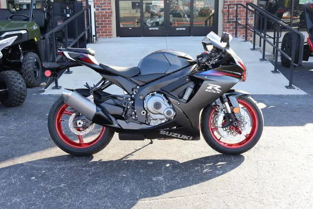 2026 Suzuki GSX-R600 — front three-quarter view