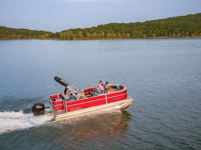 2026 Sun Tracker Party Barge® 20 DLX — front three-quarter view