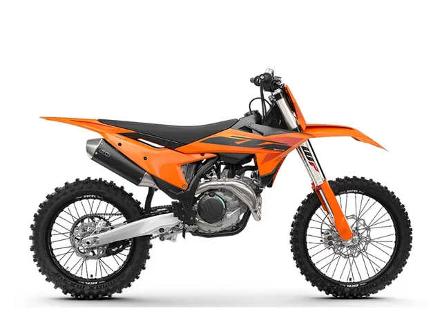 2025 KTM 450 SX-F — front three-quarter view