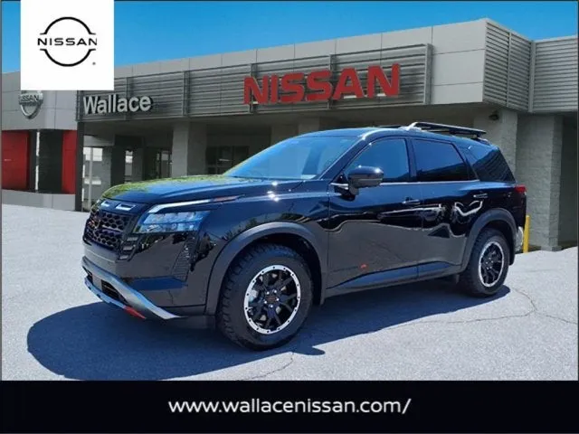 2026 Nissan Pathfinder Rock Creek in Super Black Kh3 — front three-quarter view