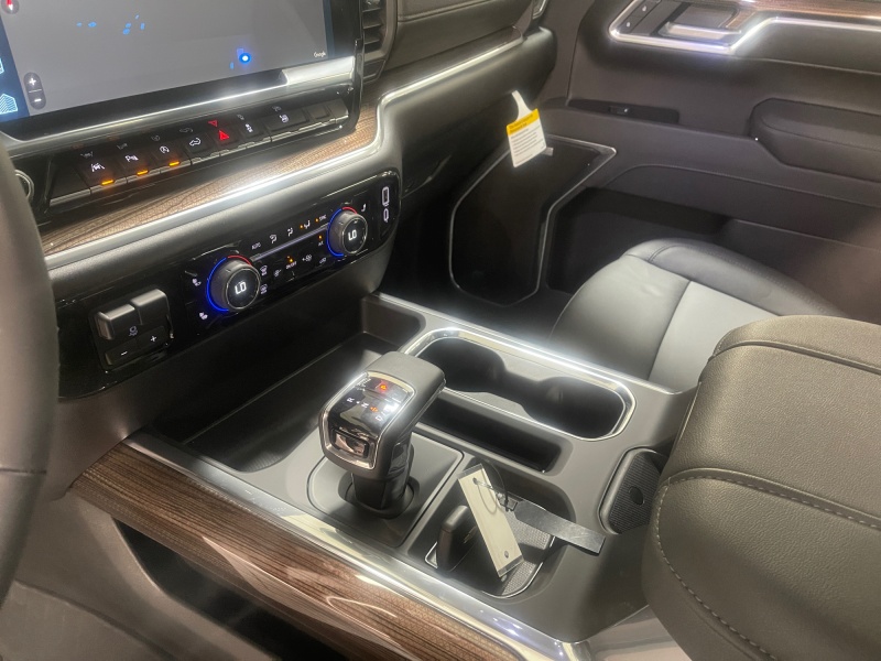 2026 Chevrolet Silverado 1500 — photo 17 view