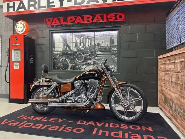 2008 Harley-Davidson® FXDSE2 ANV — front three-quarter view
