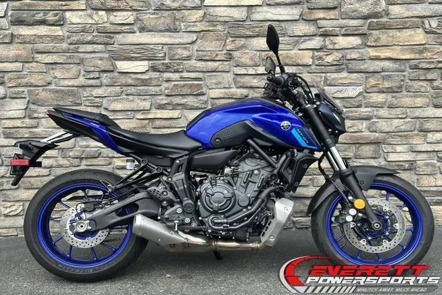2022 Yamaha MT-07 — front three-quarter view