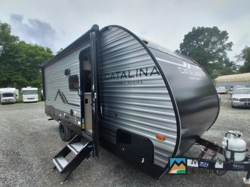 2027 Coachmen RV Catalina Summit Series 7 184BHSX — front three-quarter view