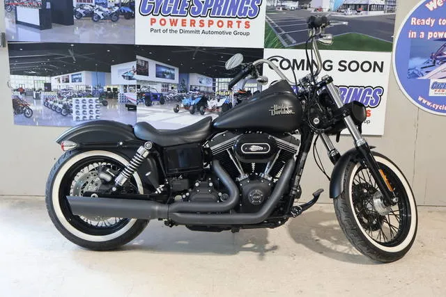 2016 Harley-Davidson® FXDB - Dyna® Street Bob® — front three-quarter view