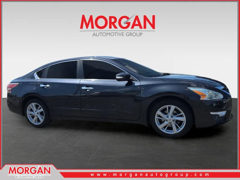 2015 Nissan Altima 2.5 SV — front three-quarter view