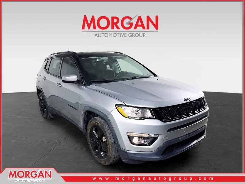 2018 Jeep Compass Altitude in Billet Silver Metallic Clearcoat — front three-quarter view