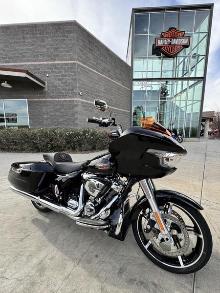 2025 Harley-Davidson FLTRX - Road Glide in VIVID BLACK — front three-quarter view
