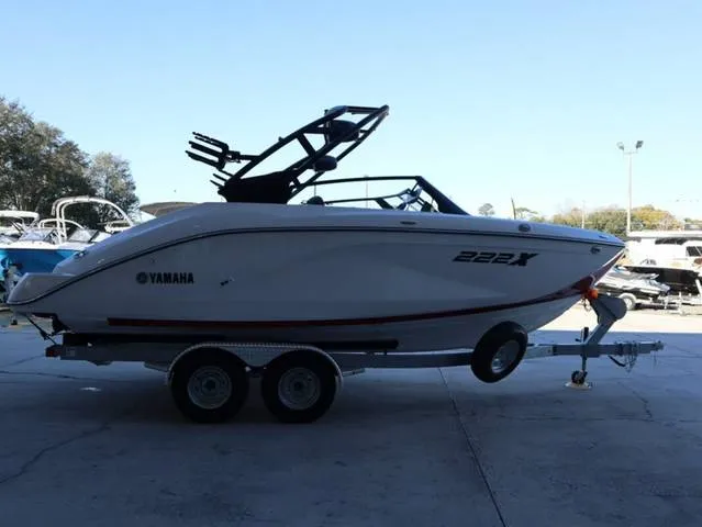 2026 Yamaha Boats 222XD — front three-quarter view