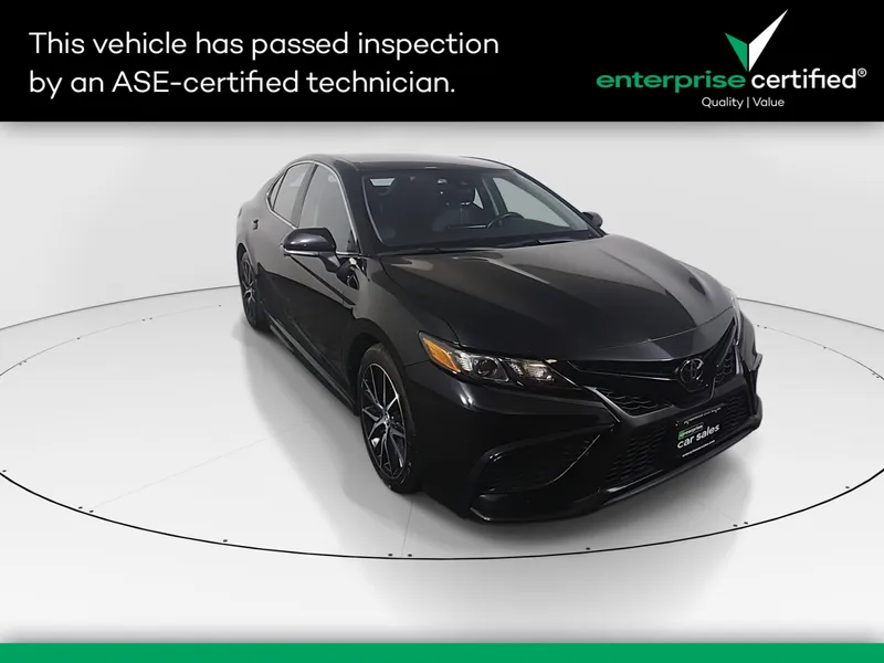 2024 Toyota Camry SE Auto — front three-quarter view