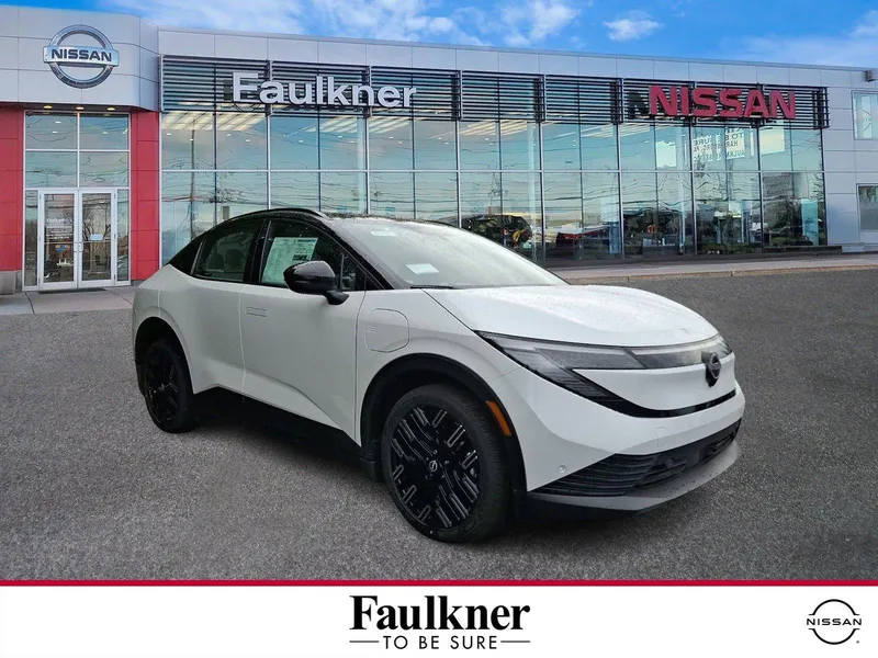2026 Nissan LEAF Platinum+ in Everest White Pearl Tricoat Super Black Two Tone — front three-quarter view