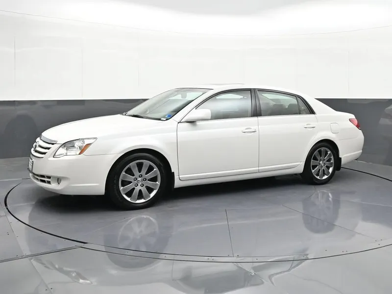 2005 Toyota Avalon XL in Blizzard Pearl — front three-quarter view