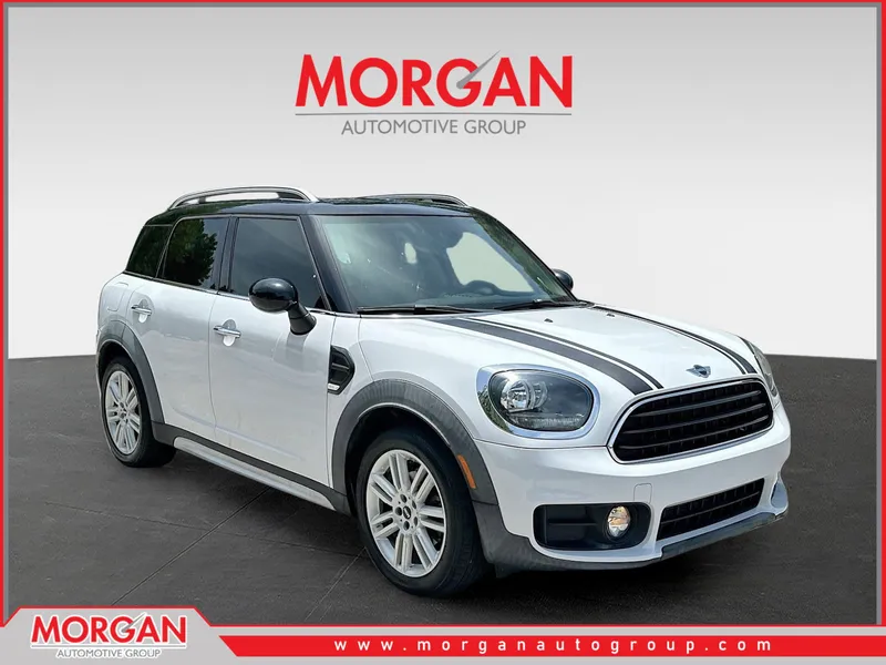 2017 MINI Cooper Countryman Base in White — front three-quarter view