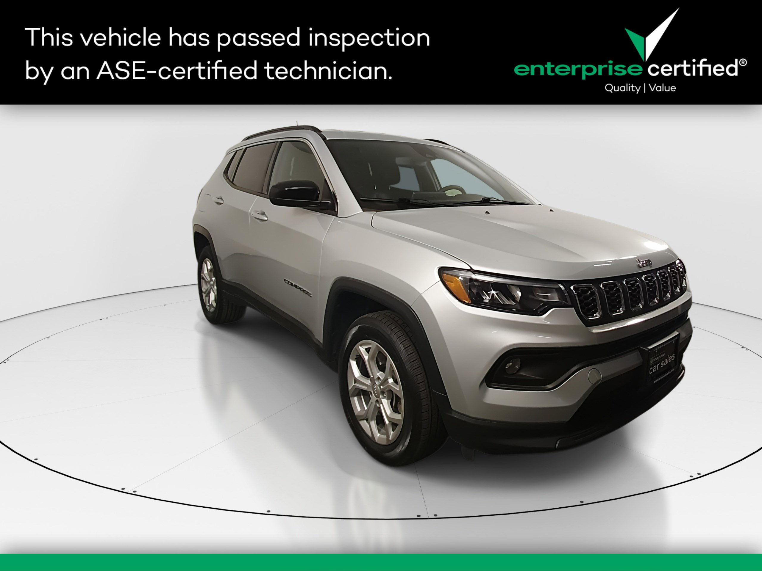 2024 Jeep Compass Latitude 4x4 — front three-quarter view