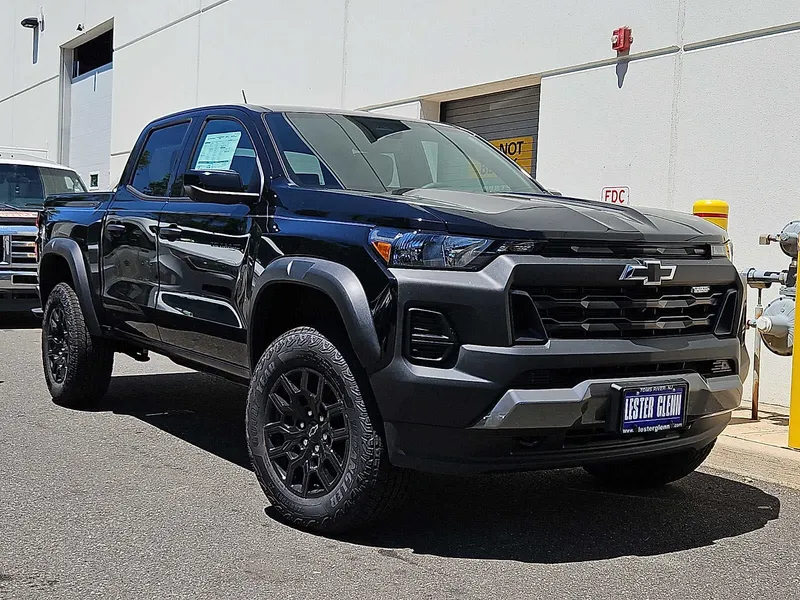 2026 Chevrolet Colorado Trail Boss in Black — front three-quarter view