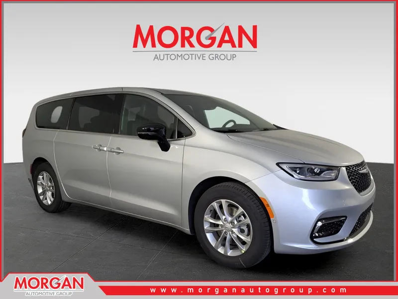 2026 Chrysler Pacifica Select in Silver — front three-quarter view