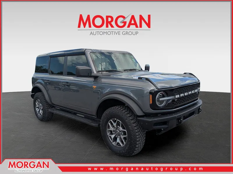 2025 Ford Bronco Badlands in Gray — front three-quarter view