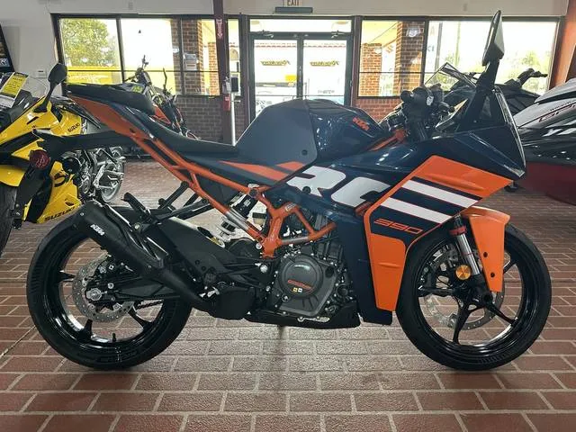 2024 KTM RC 390 — front three-quarter view