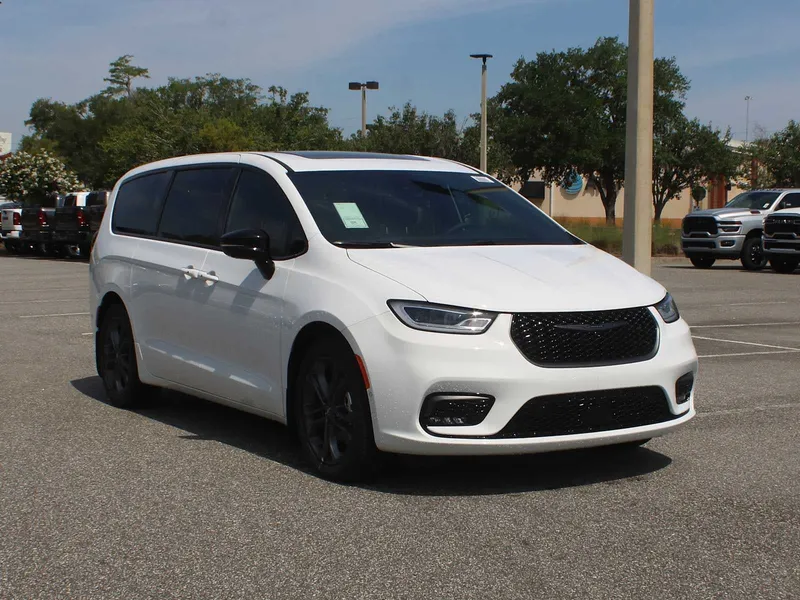 2026 Chrysler Pacifica Select in Bright White Clear-Coat Exterior Paint — front three-quarter view