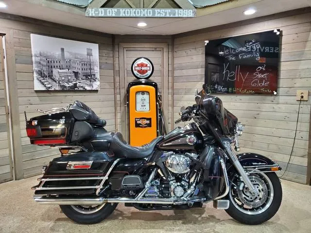 2000 Harley-Davidson® FLHTCUI - Electra Glide® Ultra Classic® Injection — front three-quarter view