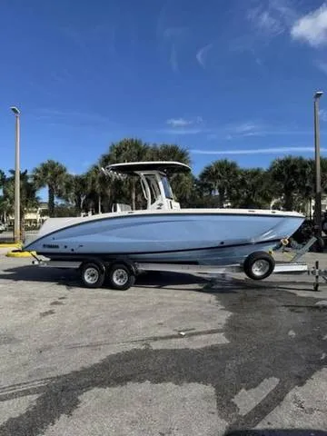 2026 Yamaha Boats 255 FSH Sport E — front three-quarter view