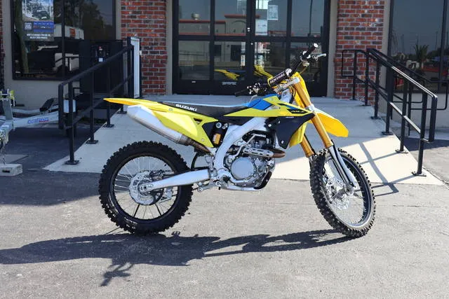 2026 Suzuki RM-Z450 — front three-quarter view