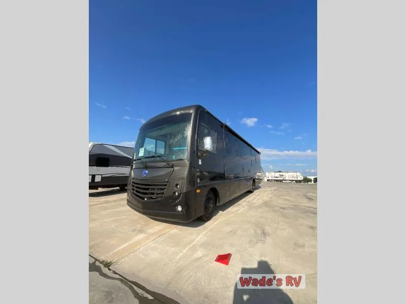 2026 Fleetwood RV Admiral 32N — front three-quarter view