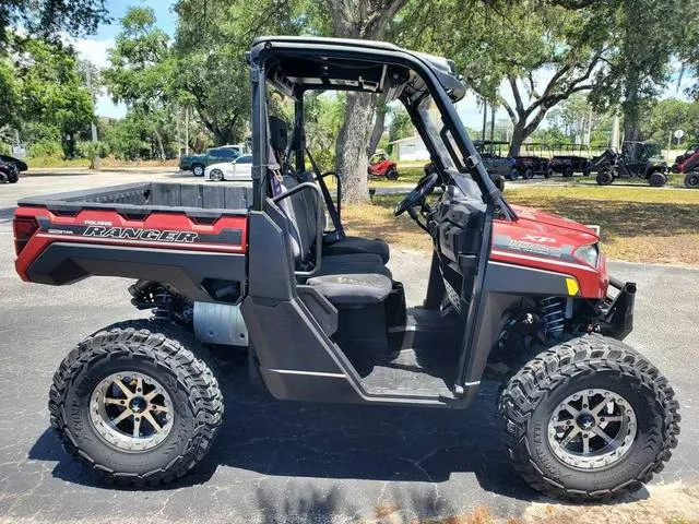 2018 Polaris® Ranger XP® 1000 EPS Sunset Red Metallic