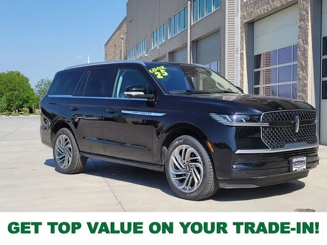 2025 Lincoln Navigator Reserve in Black Metallic — front three-quarter view
