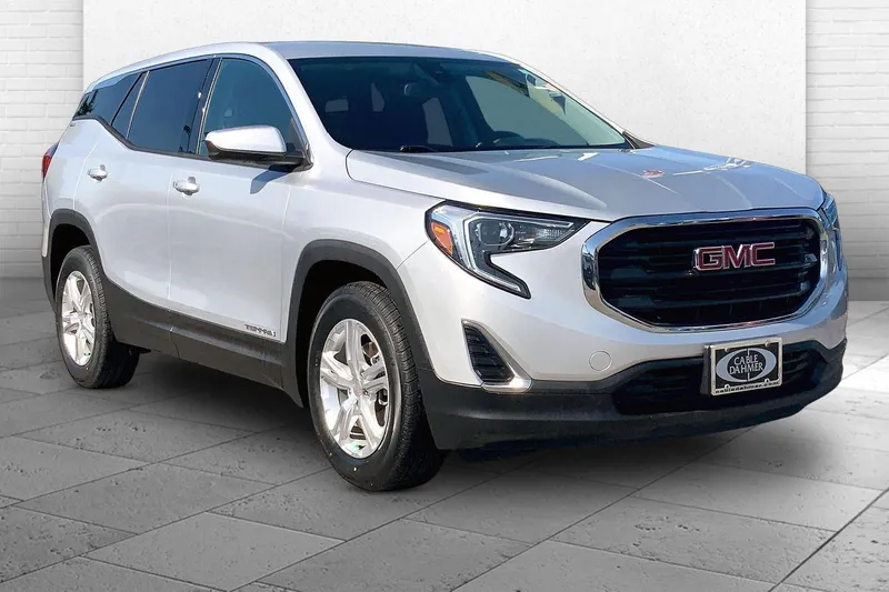 2020 GMC Terrain SLE in Quicksilver Metallic — front three-quarter view