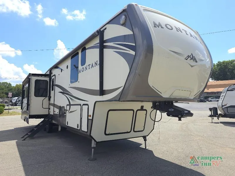 2017 Keystone RV Montana — front three-quarter view