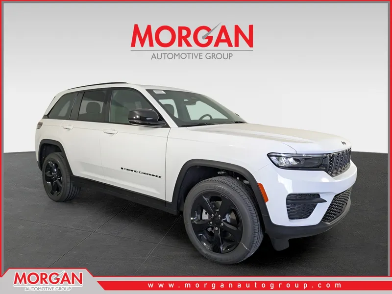 2025 Jeep Grand Cherokee Altitude X in White — front three-quarter view