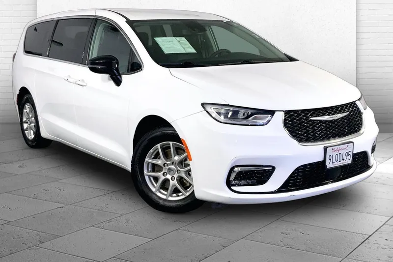 2024 Chrysler Pacifica Touring L in Bright White Clea — front three-quarter view