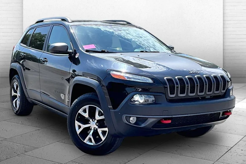 2018 Jeep Cherokee Trailhawk in Diamond Black Cry — front three-quarter view