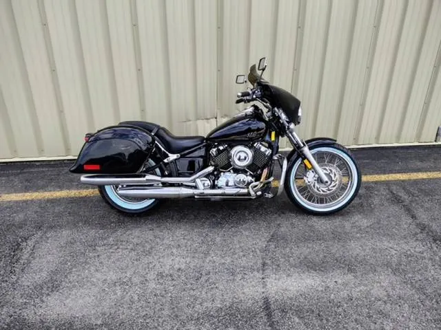2013 Yamaha V Star® Custom 650 — front three-quarter view