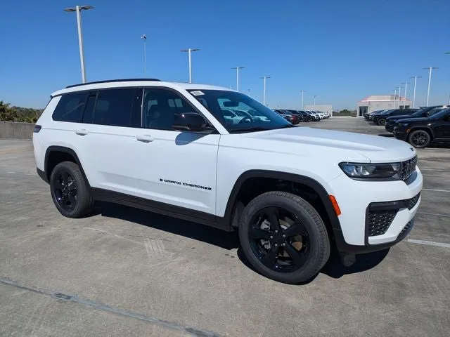 2026 Jeep Grand Cherokee Altitude in Bright White Clear-Coat Exterior Paint — front three-quarter view