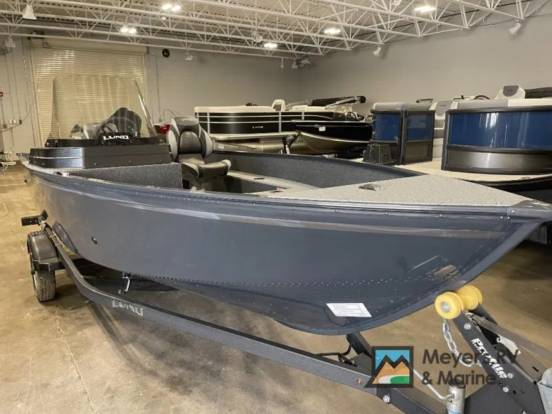 2026 Lund Angler 1650 SS — front three-quarter view
