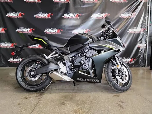 2026 Honda® CBR650R E-Clutch — front three-quarter view