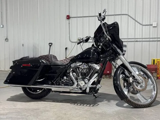 2013 Harley-Davidson® FLHX - Street Glide® — front three-quarter view