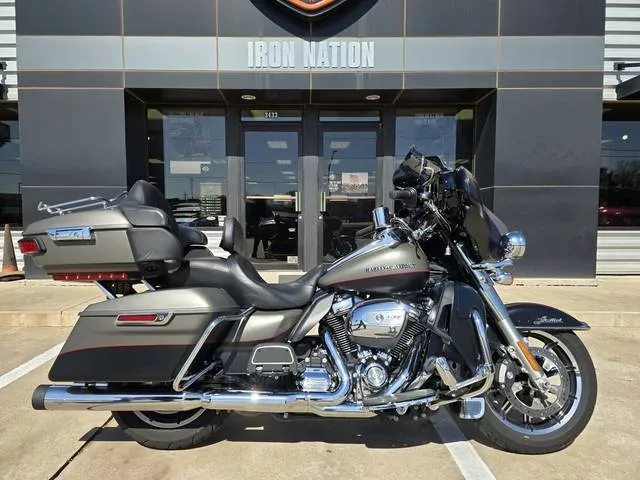 2018 Harley-Davidson® FLHTK - Ultra Limited — front three-quarter view