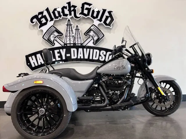 2024 Harley-Davidson® Trike Freewheeler FLRT — front three-quarter view