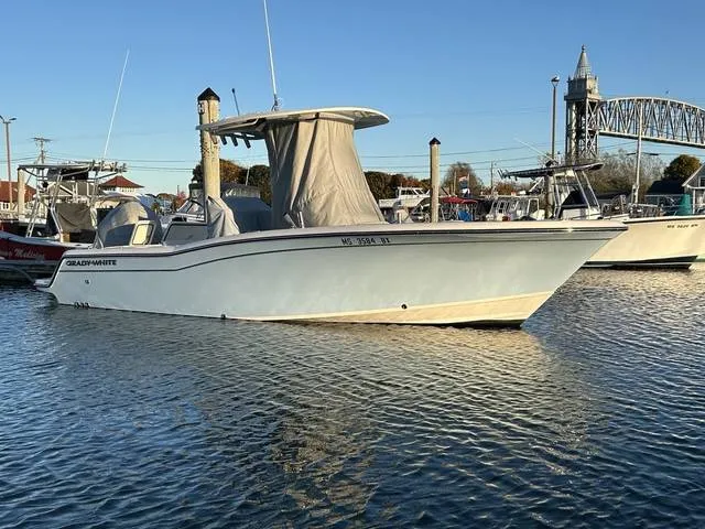 2024 Grady White 236 FISHERMAN — front three-quarter view