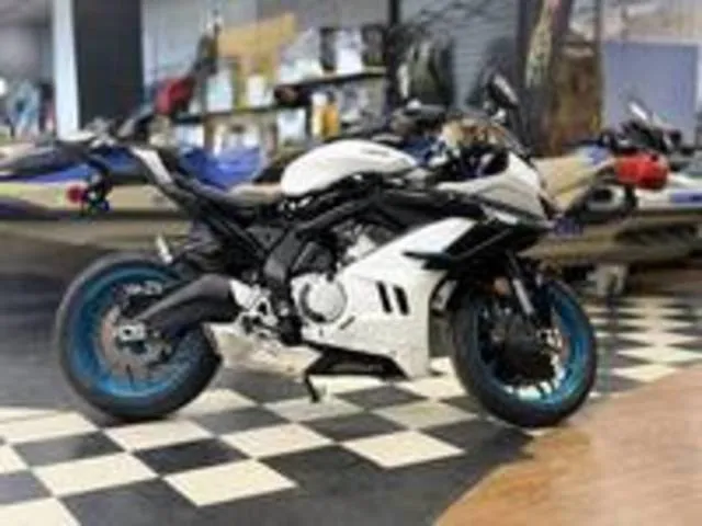 2026 CFMOTO 675SS — front three-quarter view