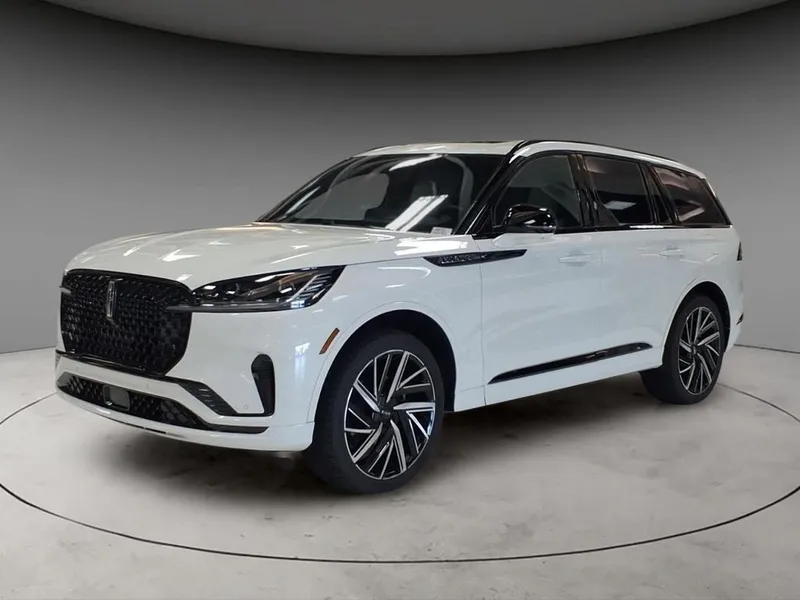2026 Lincoln Aviator Black Label in White Metallic — front three-quarter view